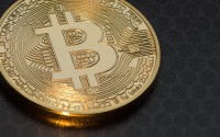 马斯克炒币的钱袋子，从实业底盘到加密货币的财富棋局