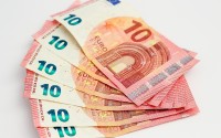 免费挖矿+ 不知名小币种的组合，是网络金融诈骗中非常典型的套路。这类宣传文章往往被用于
